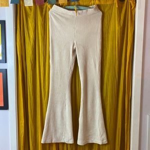 Aerie cordouroy style bell bottoms. Super comfortable!! Size M. High waisted